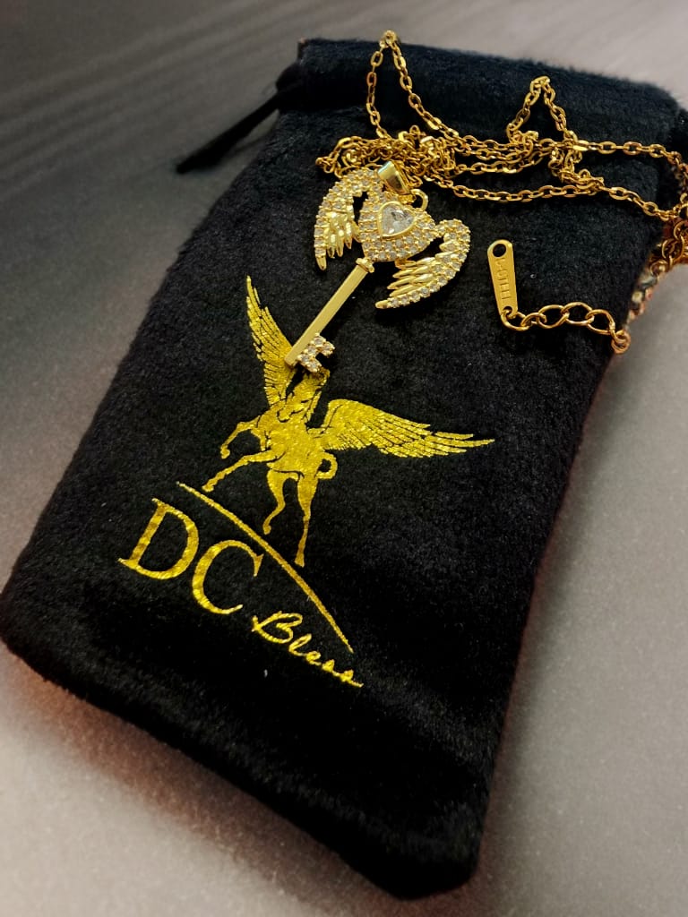 Pandantiv cu lănțișor - Cheie inaripata - oțel inoxidabil + cupru - placat cu auriu și decorat cu pietre din zirconiu.