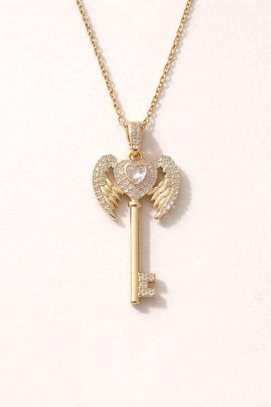 Pandantiv cu lănțișor - Cheie inaripata - oțel inoxidabil + cupru - placat cu auriu și decorat cu pietre din zirconiu.
